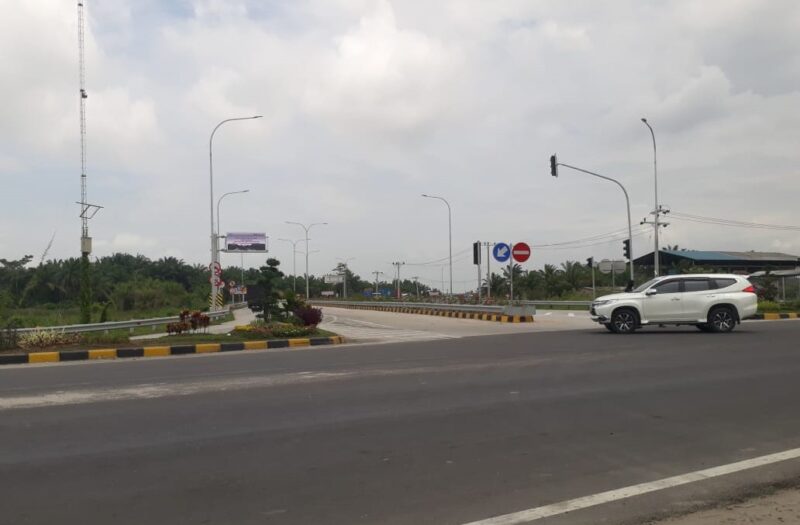 Pintu Tol Kuala Tanjung-Indrapura. (Foto: Ist)