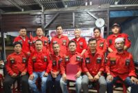 Edward Nainggolan (Pegang Map) kembali terpilih menjadi Ketua PAC Tamansari periode 2023-2026. (Foto: Dok. DPC Jakbar)