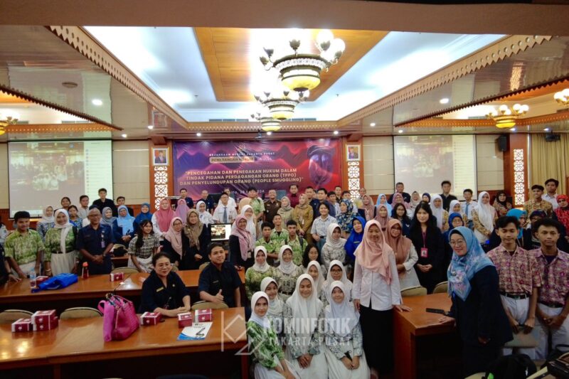 Pemerintah Kota (Pemkot) Administrasi Jakarta Pusat berkolaborasi dengan Kejaksaan Negeri dan Imigrasi mengadakan penyuluhan dan sosialisasi pencegahan Tindak Pidana Perdagangan Orang (TPPO) yang diikuti 1.000 orang peserta secara hybrid.