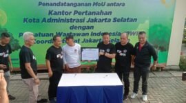 Gerakan masyarakat menanam pohon yang dilaksanakan/sinergitas Kolaborasi antara Pemerintah Kota Jakarta Selatan, BPN/ATR dan Persatuan Wartawan Indonesia Pokja Jakarta Selatan (Jaksel) berjalan sukses