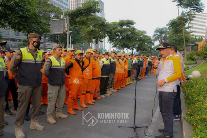 Walikota Jakpus Pimpinan Apel 1000 Pasukan Bersih Bersih
