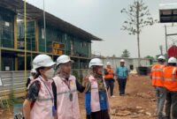 Manager Pemasaran, Insa. Mereka memimpin strategi percepatan proses penyambungan listrik pelanggan Top Golf dengan daya 1.525.000 VA.