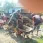 Kegiatan gotong royong yang dilakukan Babinsa bersama warga