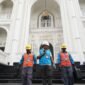 Petugas PLN siap siaga memastikan pasokan listrik pelanggan dalam kondisi aman dalam rangka menyambut Hari Raya Idul Adha 1445 H.