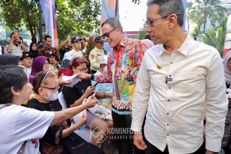 Walikota Jakpus Dampingi Pj Gubernur Tinjau Bazar UMKM dan Pasar Murah Perumda Pasar Jaya