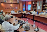 Ketua DK Pusat Sasongko  Sek DK Nurcholis dan anggota DK Uni.Lubis