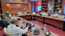 Ketua DK Pusat Sasongko  Sek DK Nurcholis dan anggota DK Uni.Lubis