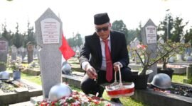 Foto.  Wali Kota Administrasi Jakarta Pusat Dhany Sukma menghadiri ziarah ke Taman Makam Pahlawan Nasional Utama Kalibata
