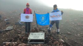 Dua anggota Persatuan Wartawan Indonesia Provinsi DKI Jakarta (PWI Jaya),  Wariani Krihnayanni dan Onaria Fransisca, turut serta dalam ekspedisi ke Gunung Kerinci yang berketinggian 3805 meter di atas permukaan laut