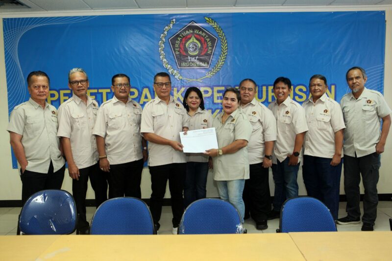 Ketua PWI Jaya Kesit B Handoyo pada kesempatan itu memperkenalkan jajaran pengurus Seksi Wartawan Olahraga (Siwo) Jaya 2024-2029, yang diketuai oleh Rialini 'Nonnie' Rering E.M.N. Siwo Jaya adalah salah satu badan fungsional dari KONI DKI Jakarta