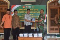 Kapten Inf Nuryadi bersama Kemenag Kabupaten Boyolali bagikan puluhan Al-Quran ke Masjid Wonokusomo Dukuh Wonotoro Desa Catur Kecamatan Sambi Kabupaten Boyolali