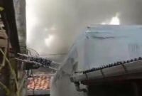 Jago Merah menghanguskan bangunan rumah tinggal di Jalan Petamburan V, Kelurahan Petamburan, Kecamatan Tanah Abang, Jakarta Pusat pada Kamis