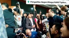 Ikatan Wartawan Hukum (Iwakum) mengecam kekerasan yang dilakukan sejumlah pendukung mantan Menteri Pertanian (Mentan) Syahrul Yasin Limpo (SYL) terhadap wartawan