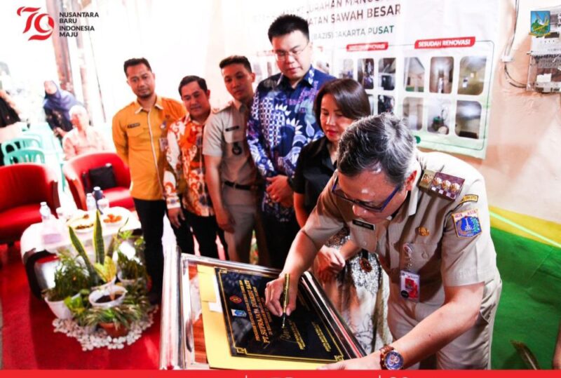 Wali Kota Administrasi Jakarta Pusat Dhany Sukma meresmikan dua rumah hasil program bedah rumah Baznas Bazis, di kawasan Jalan Mangga Besar XIII, Kelurahan Mangga Dua Selatan, Kecamatan Sawah Besar