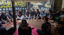 Salah satu warga yang rumahnya ludes terbakar yakni Bagus. Dia mengaku rumahnya juga ikut terbakar ludes, terutama bagian tiga kamar atas