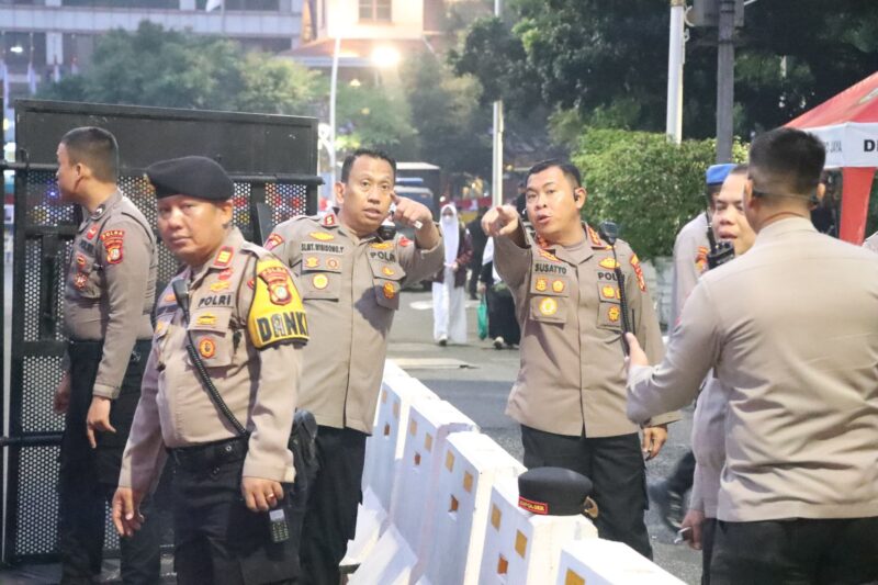 Personel yang terlibat pengamanan tidak ada yang membawa senjata api, hormati dan hargai saudara kita yang akan menyampaikan pendapatnya di muka umum dengan humanis dan profesiona