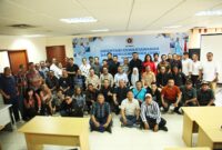 Keterangan foto/video: Beberapa momen kegiatan sesi pertama OKK Angkatan ke-18 PWI Jaya Tahun 2024, Kamis (10/10) di Markas, yang diakhiri dengan foto bersama seluruh peserta dan pengurus. (Foto: PWI Jaya/Joko 'Dolok' Prayitno).