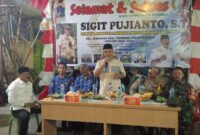 Lurah Jembatan Besi, Muhamad Arief Budiman saat memberikan sambutan pada acara pengukuhan anggota LMK RW 01.