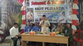 Lurah Jembatan Besi, Muhamad Arief Budiman saat memberikan sambutan pada acara pengukuhan anggota LMK RW 01.