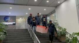 Ditreskrimum saat melakukan penggeledahan di kantor Komdigi, Jalan Medan Merdeka Barat, Jumat, (1/11/2024).