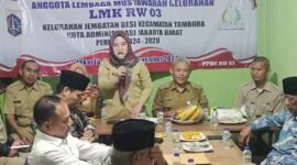 Aliya Ramdhania, Sekel Jembatan Besi saat menyampaikan penetapan Nurdin, SH sebagai anggota LMK RW03 periode 2024 -2029.