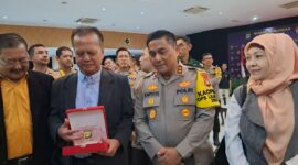 Foto: Kapolda Metro Jaya, Irjen Pol Karyoto, S.I.K: Tetap Kritisi Saya Ya!