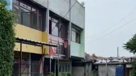 Foto: Tiga unit ruko milik Ius di Jalan Ir. H. Juanda, RT 005/001, No. 81 Kel. Duren Jaya, Bekasi Timur, Bekasi, Plaza Bekasi Jaya, diduduki sejumlah oknum anggota ormas GIBAS berbuntut ke polisi.