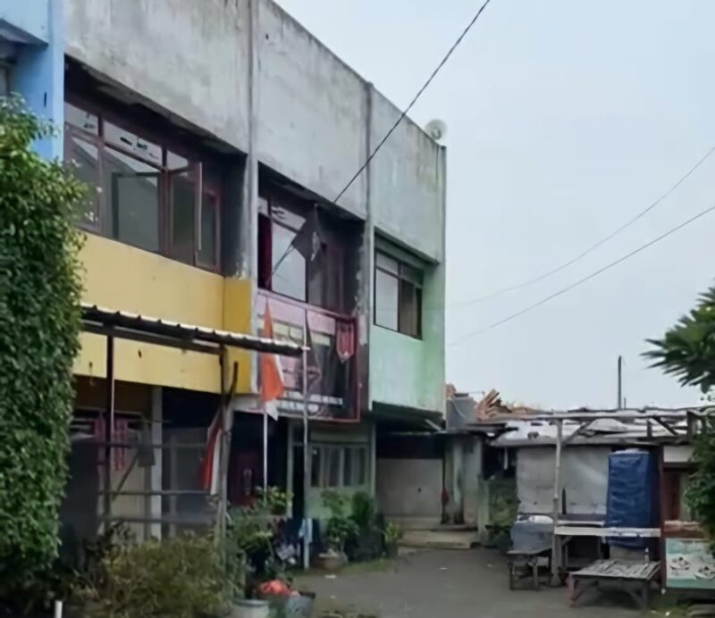 Foto: Tiga unit ruko milik Ius di Jalan Ir. H. Juanda, RT 005/001, No. 81 Kel. Duren Jaya, Bekasi Timur, Bekasi, Plaza Bekasi Jaya, diduduki sejumlah oknum anggota ormas GIBAS berbuntut ke polisi.