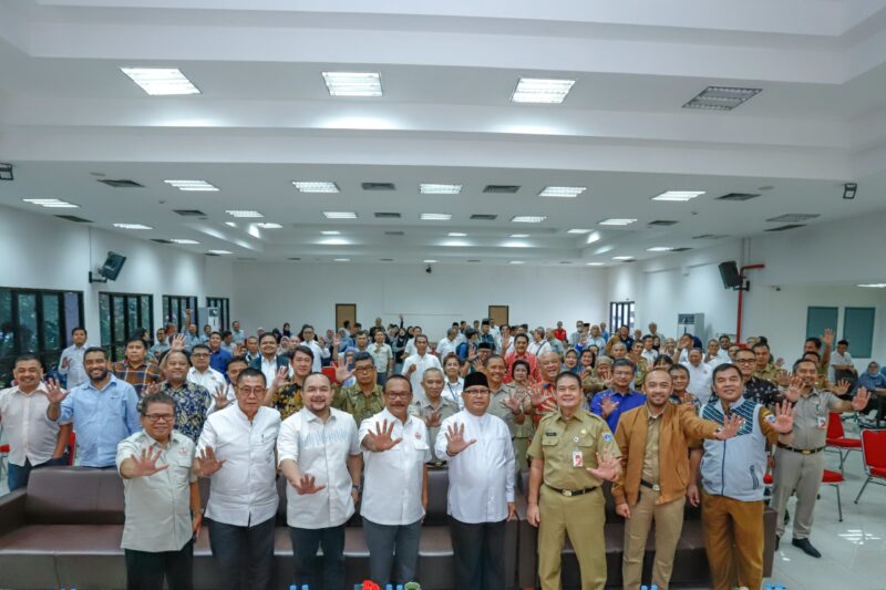 Halalbihalal dihadiri oleh Ketua Komisi E DPRD DKI Jakarta, Muhammad Thamrin, Kepala Dinas Pemuda dan Olahraga (Kadispora), Andri Yansyah, Sekretaris Dinas Pemuda dan Olahraga DKI Jakarta, Hendra Eka Permana bersama jajarannya, Ketua Dewan Pembina KONI DKI Jakarta, Prasetyo Edi Marsudi, Ketua Umum KONI DKI Jakarta, Hidayat Humaid, para Ketua Umum Pengprov Cabor dan Ketua KONI Kota DKI Jakarta.