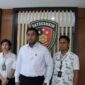 Wakasat Reskrim Polres Metro Jakarta Barat, AKP Dimitri Mahendra didampingi Kanit PPA (perlindungan perempuan dan anak) Akp Reliana Sitompul  (Dok okjakarta com)