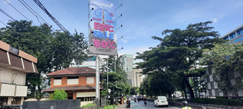 Foto: Reklame Ilegal Menantang Hukum di Jakarta, Pemprov DKI Didesak Bertindak Tegas