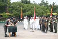 Foto: Danrem 081/DSJ, Kolonel Inf Untoro Hariyanto memberikan ucapan selamat atas keberhasilan yang diraih