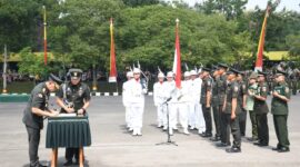 Foto: Danrem 081/DSJ, Kolonel Inf Untoro Hariyanto memberikan ucapan selamat atas keberhasilan yang diraih