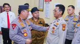 Foto: Kapolri memberikan apresiasi berupa kesempatan mengikuti Sekolah Perwira atas keteladanan Aiptu Jimmi Farma