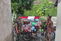 Foto: Babinsa Kelurahan Danukusuman Koramil 03/Serengan Kodim 0735 Surakarta Serda Tito sambangi dan motivasi pelaku UMKM penjual peralatan Rumah Tangga Bpk. Antok