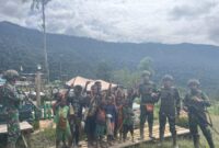 Foto: Satgas Yonif 700/Wira Yudha Cakti melalui Pos Dambet kembali menunjukkan kepeduliannya terhadap warga setempat