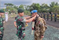 Foto: Danyonkes 2 Kostrad Letnan Kolonel Ckm dr. Ucok Harianto G U., Sp. Rad., R.I (K)., memimpin penyambutan kepulangan prajuritnya yang tergabung dalam satgas Yonmek TNI Konga XXIII-R UNIFIL