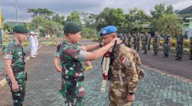 Foto: Danyonkes 2 Kostrad Letnan Kolonel Ckm dr. Ucok Harianto G U., Sp. Rad., R.I (K)., memimpin penyambutan kepulangan prajuritnya yang tergabung dalam satgas Yonmek TNI Konga XXIII-R UNIFIL