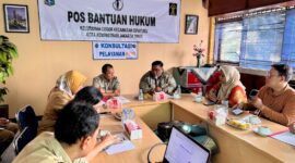 Foto: Lurah Kelurahan Ceger, Suratno, menyambut baik visitasi Komisi Informasi DKI Jakarta untuk menyampaikan rekomendasi hasil E-Monev