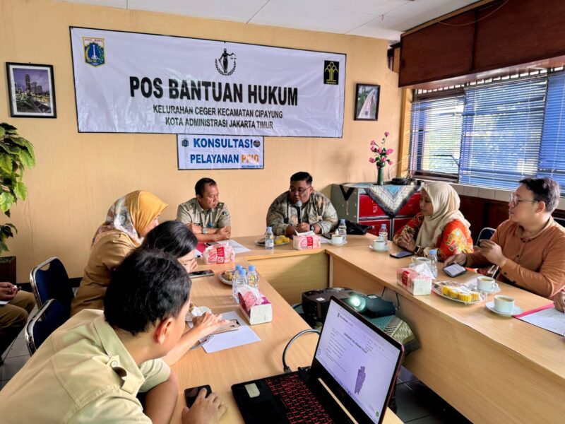 Foto: Lurah Kelurahan Ceger, Suratno, menyambut baik visitasi Komisi Informasi DKI Jakarta untuk menyampaikan rekomendasi hasil E-Monev