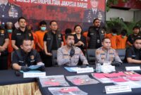 Kapolres Metro Jakarta Barat Kombes Pol Twedi Aditya Bennyahdi mengatakan Sebanyak 30 unit kendaraan terdiri dari 13 mobil dan 17 sepeda motor diamankan dari hasil pengungkapan tiga kasus curanmor yang berbeda.