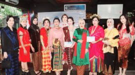 Foto: Wa Sekjen Lay Yang Moy, Bendum Helga Abraham, Wabendum Lusiana,ng.