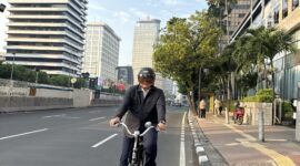 Foto: Patuhi Ingub Nomor 6, Arifin, Wali Kota Jakpus, Naik Sepeda