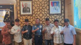 Foto: Kesit B Handoyo, didampingi jajaran pengurus harian, melakukan audiensi dengan Panglima Komando Armada Republik Indonesia (Koarmada RI), Laksamana Madya TNI Denih Hendrata. Pertemuan berlangsung di Markas Komando Armada RI, Gunung Sahari