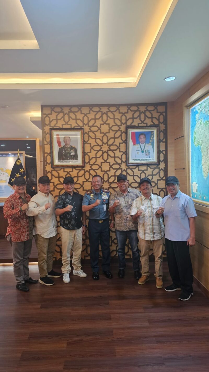 Foto: Kesit B Handoyo, didampingi jajaran pengurus harian, melakukan audiensi dengan Panglima Komando Armada Republik Indonesia (Koarmada RI), Laksamana Madya TNI Denih Hendrata. Pertemuan berlangsung di Markas Komando Armada RI, Gunung Sahari