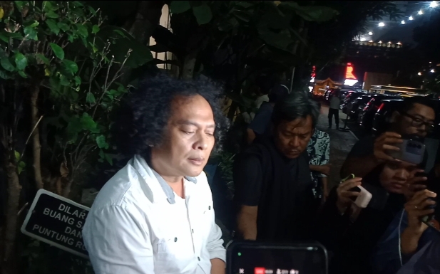 Deolipa juga menyoroti penyebaran narasi negatif di media sosial, termasuk tudingan ‘durhaka’ terhadap kliennya