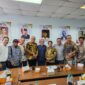 Foto: Anggota DK PWI bersama para pengacara Pranoto & Co Law Firm (dari kanan ke kiri): Mukti Wibowo, Wibowo Pudjiantoro, Sasongko Tedjo, Arjo Pranoto, Nurcholis MA Basyari, Akhmad Munir, Banjar Chaerudin, Asro Kamal Rokan, dan Diapari Sibatangkayu Harahap.