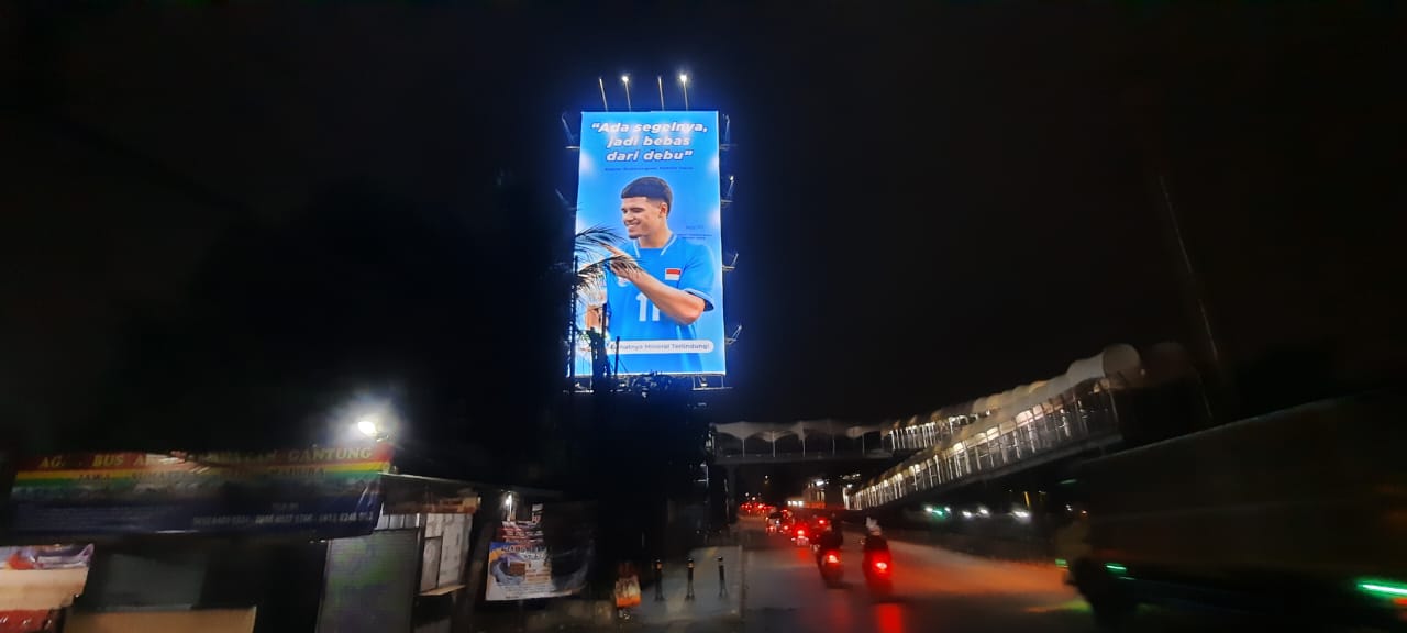 Foto: Papan Iklan Tak Berizin di Daan Mogot, Pelanggaran Terang-Terangan yang Dibiarkan