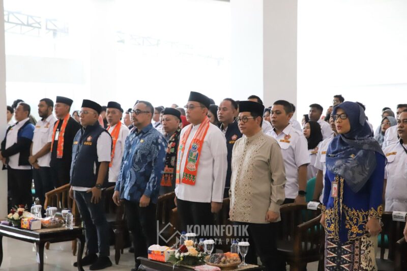Foto: Walikota Administrasi Jakarta Pusat Arifin mendampingi Gubernur DKI Jakarta Pramono Anung