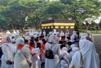 Foto: Edukasi Di Ruang Terbuka, TK Kartika Kodim 0808 Bersama Kemenag Kenalkan Tata Cara Ibadah Haji